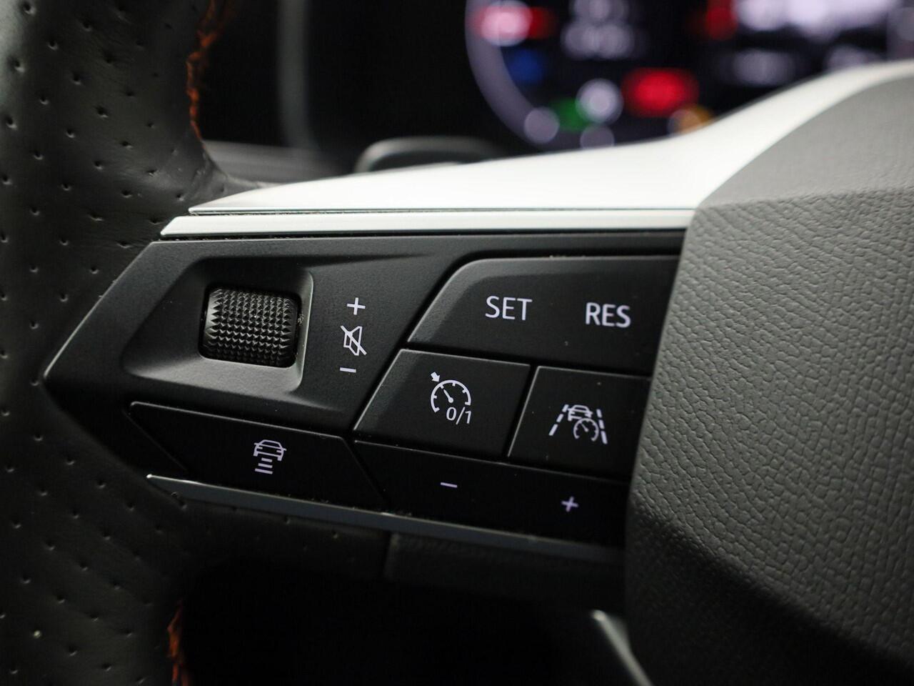 Seat LEON Sportstourer 1.4 TSI/204PK eHybrid PHEV FR · Panoramadak · Apple/Android Car Play · Navigatie · Camera + Parkeersensoren