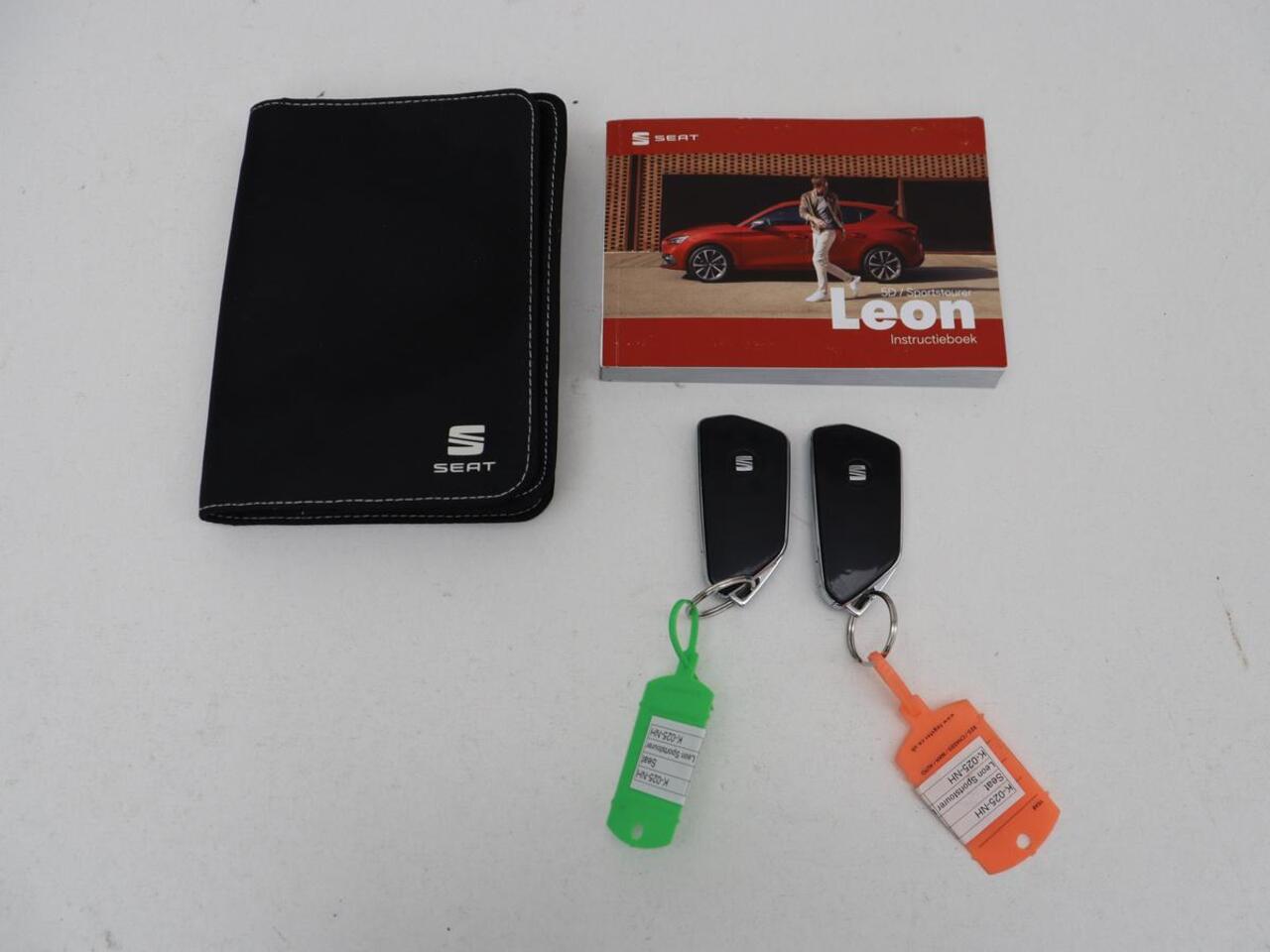 Seat LEON Sportstourer 1.5 eTSI FR Launch Edition | Carplay | Full LED | Adaptive Cruise | Sfeerverlichting | Navigatie | PDC