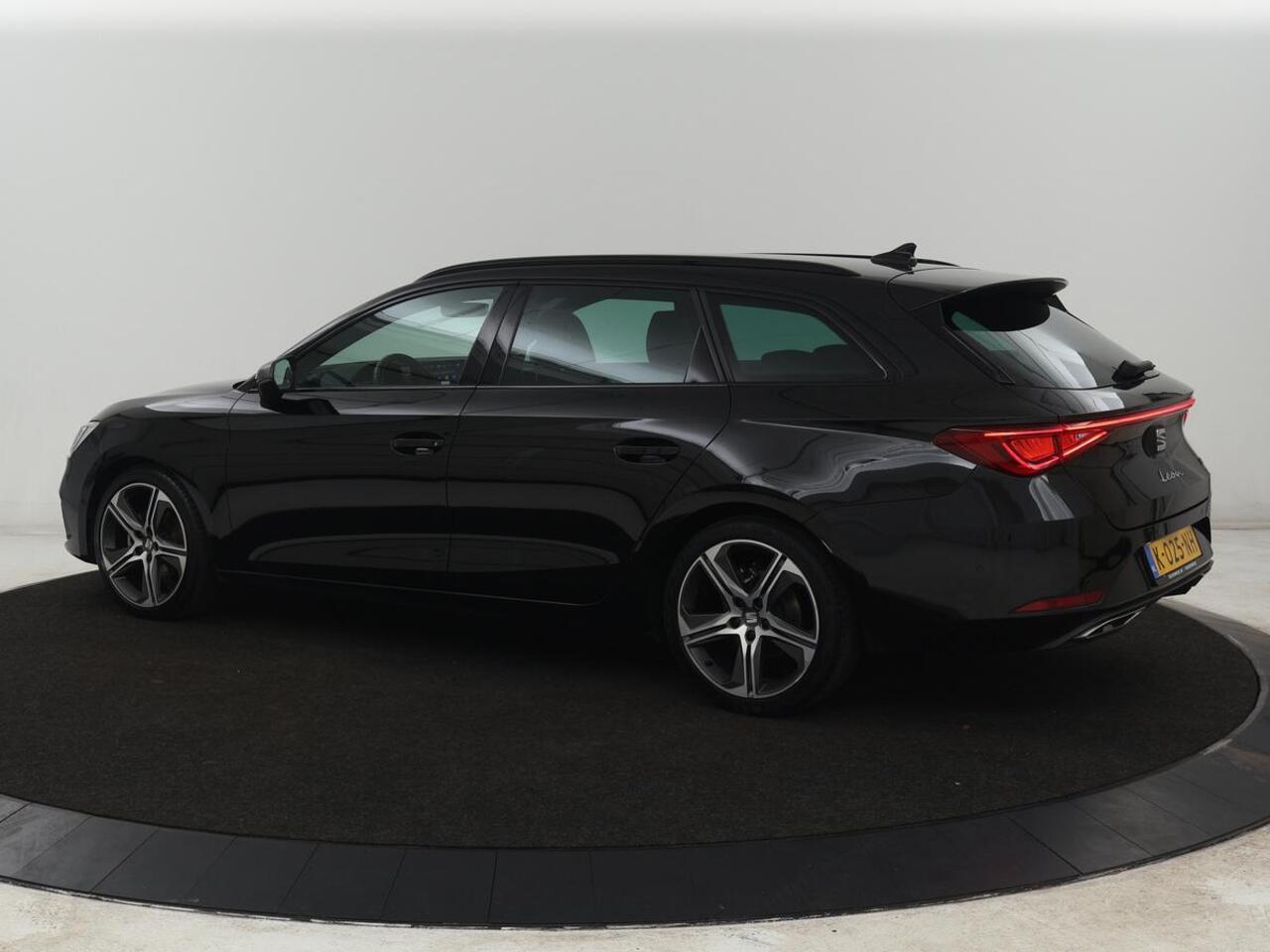 Seat LEON Sportstourer 1.5 eTSI FR Launch Edition | Carplay | Full LED | Adaptive Cruise | Sfeerverlichting | Navigatie | PDC