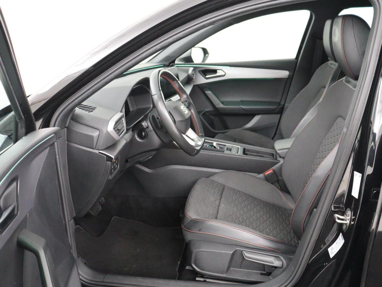 Seat LEON Sportstourer 1.5 eTSI FR Launch Edition | Carplay | Full LED | Adaptive Cruise | Sfeerverlichting | Navigatie | PDC