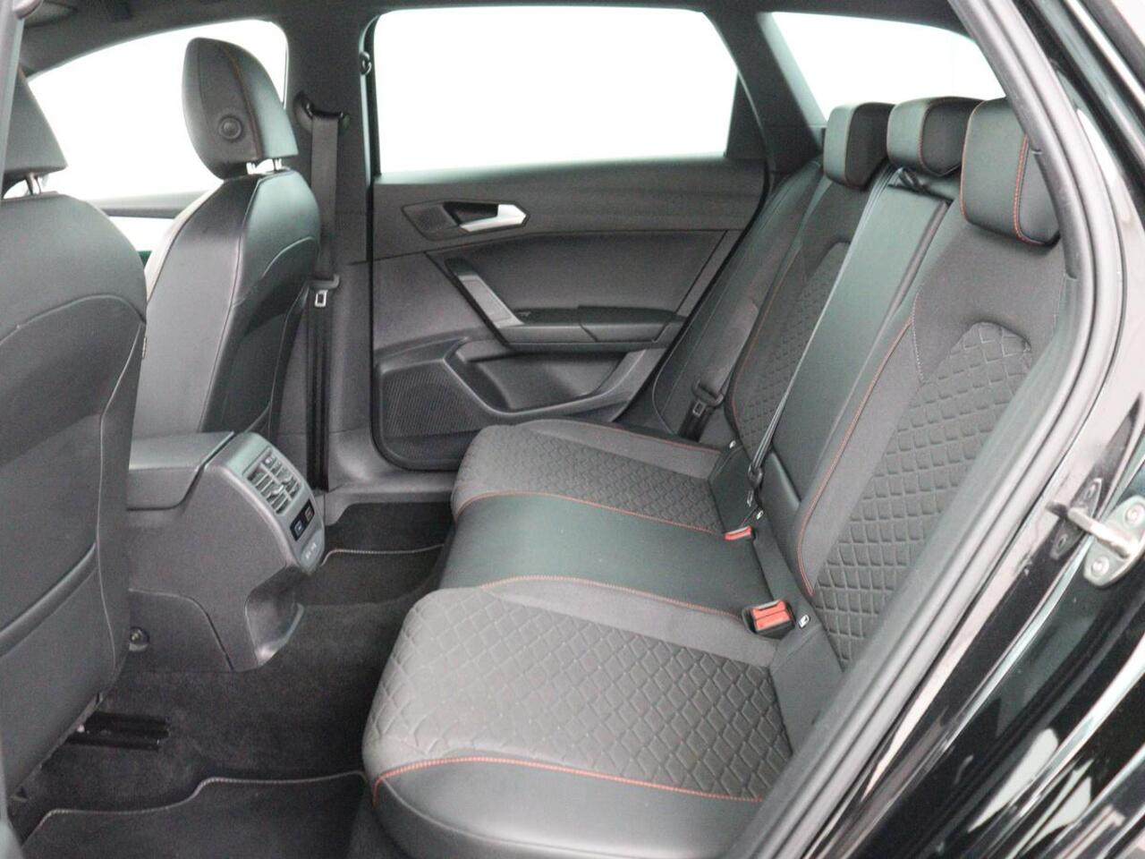 Seat LEON Sportstourer 1.5 eTSI FR Launch Edition | Carplay | Full LED | Adaptive Cruise | Sfeerverlichting | Navigatie | PDC