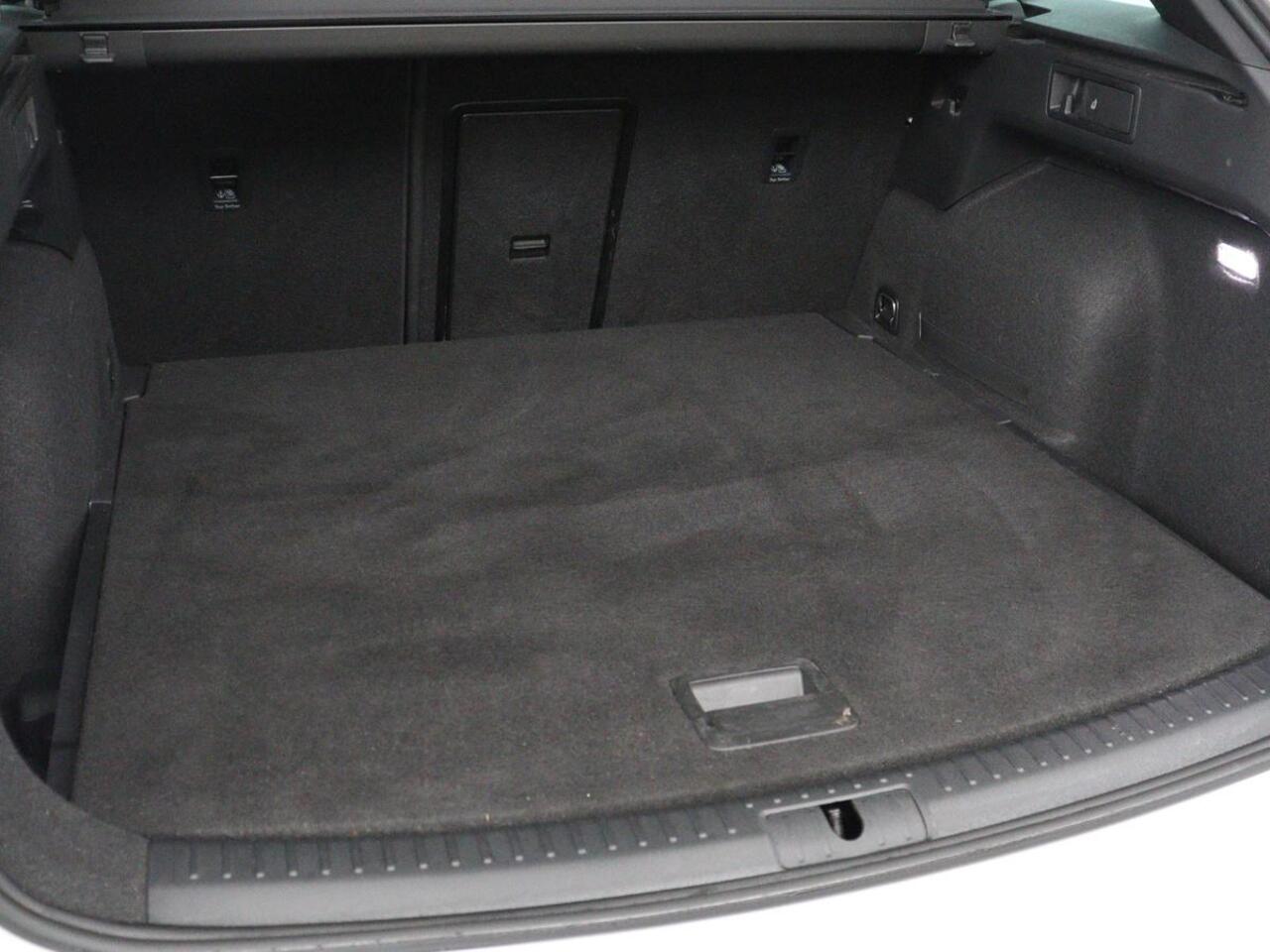 Seat LEON 1.5 eTSI FR Intens | Carplay | Adaptive cruise | Sfeerverlichting | Navigatie | Parkeerhulp | Dodehoek detectie | Full LED | Climate control | Bluetooth