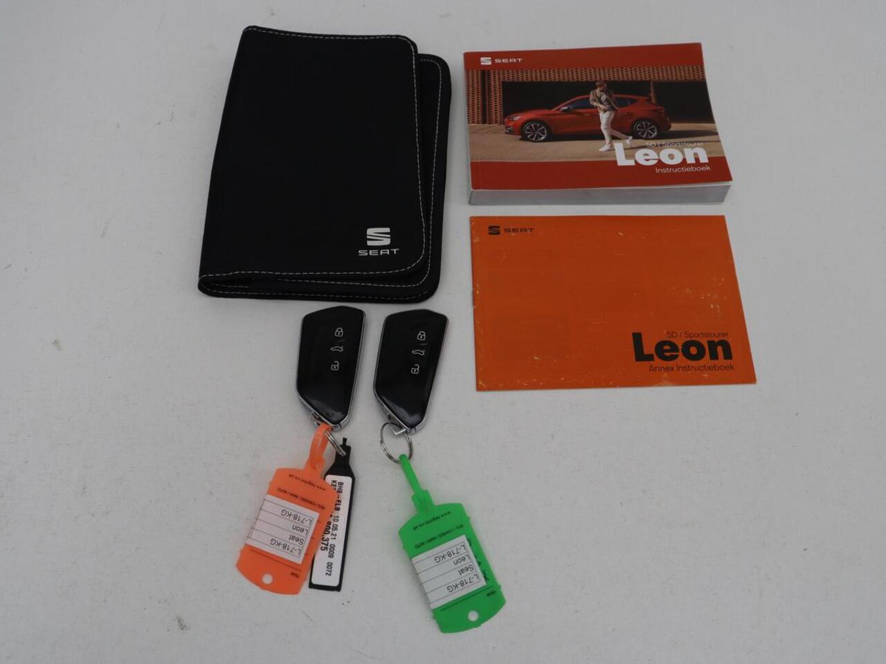 Seat LEON 1.5 eTSI FR Intens | Carplay | Adaptive cruise | Sfeerverlichting | Navigatie | Parkeerhulp | Dodehoek detectie | Full LED | Climate control | Bluetooth