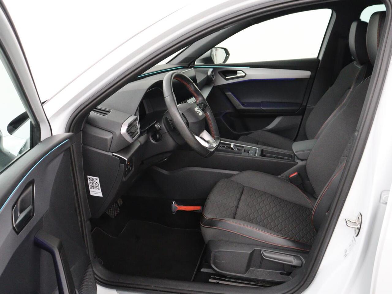 Seat LEON 1.5 eTSI FR Intens | Carplay | Adaptive cruise | Sfeerverlichting | Navigatie | Parkeerhulp | Dodehoek detectie | Full LED | Climate control | Bluetooth