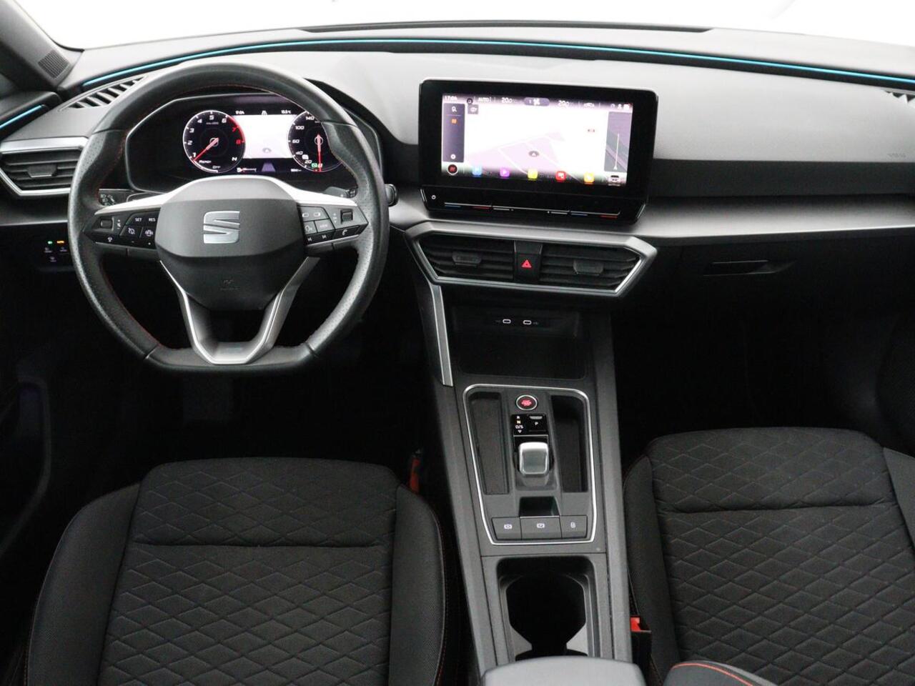 Seat LEON 1.5 eTSI FR Intens | Carplay | Adaptive cruise | Sfeerverlichting | Navigatie | Parkeerhulp | Dodehoek detectie | Full LED | Climate control | Bluetooth