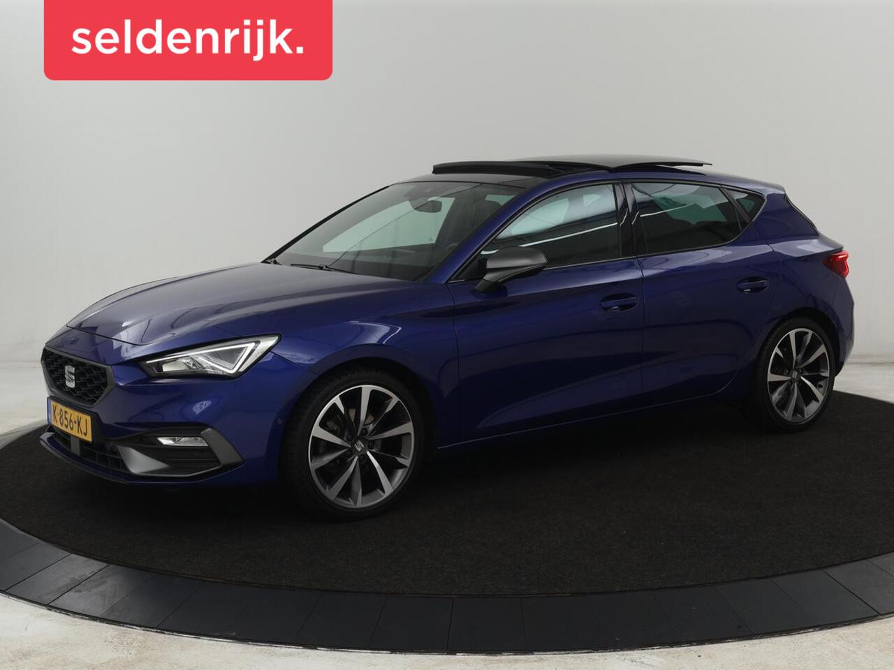 Seat LEON 1.0 TSI FR Launch Edition | Panoramadak | Trekhaak | Stoelverwarming | Camera | Carplay | Navigatie | Sfeerverlichting | Adaptive cruise | Keyless | Full LED | Dodehoek detectie