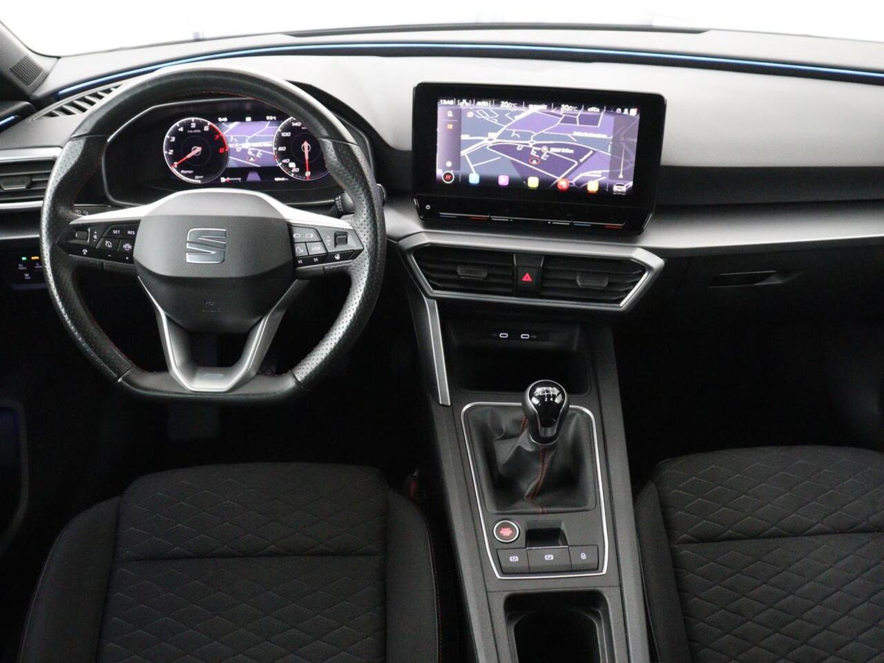 Seat LEON 1.0 TSI FR Launch Edition | Panoramadak | Trekhaak | Stoelverwarming | Camera | Carplay | Navigatie | Sfeerverlichting | Adaptive cruise | Keyless | Full LED | Dodehoek detectie