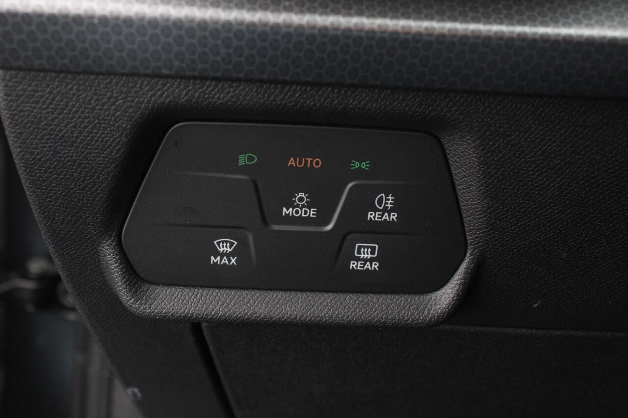 Seat LEON Sportstourer 1.5 eTSI 150pk DSG Style | Navigatie | Apple | Carplay/Android Auto | Parkeersensor achter | Adaptive Cruise Control | Stoelverwarming