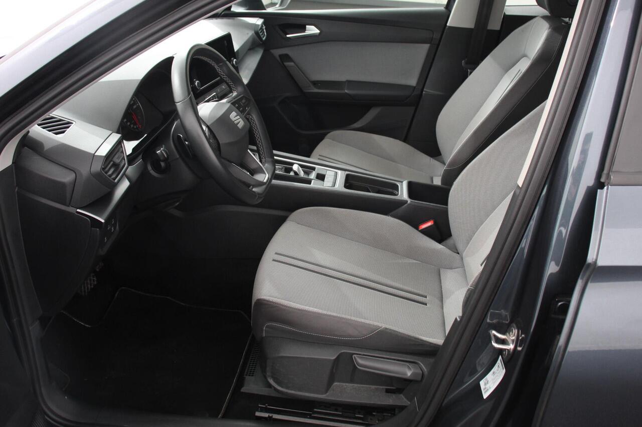 Seat LEON Sportstourer 1.5 eTSI 150pk DSG Style | Navigatie | Apple | Carplay/Android Auto | Parkeersensor achter | Adaptive Cruise Control | Stoelverwarming