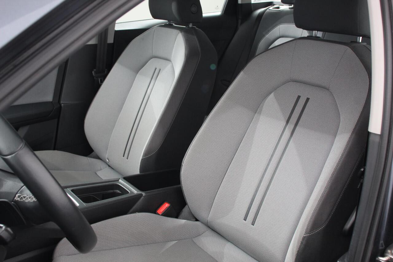Seat LEON Sportstourer 1.5 eTSI 150pk DSG Style | Navigatie | Apple | Carplay/Android Auto | Parkeersensor achter | Adaptive Cruise Control | Stoelverwarming