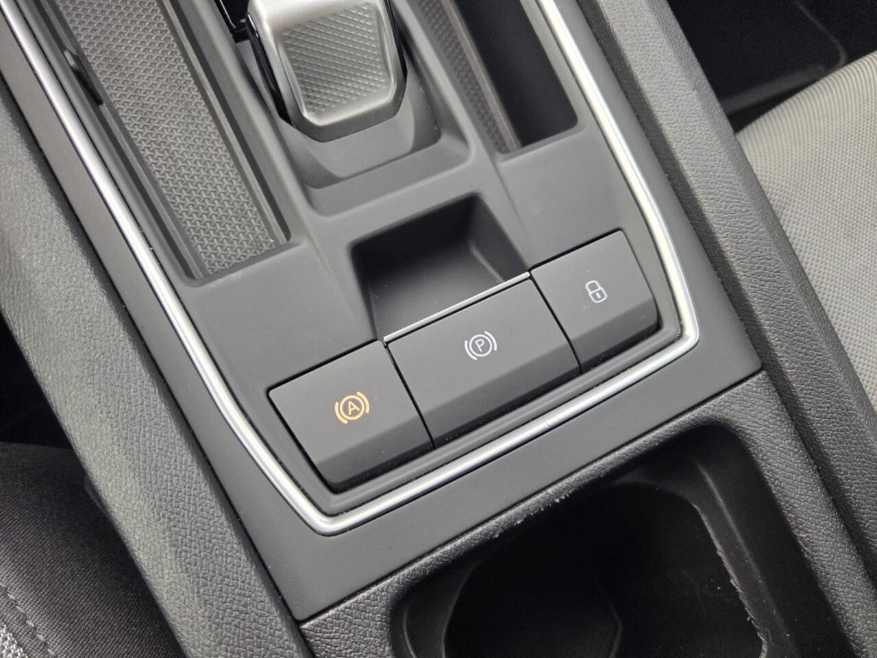 Seat LEON 1.0 eTSI Style BnsIn AUTOMAAT