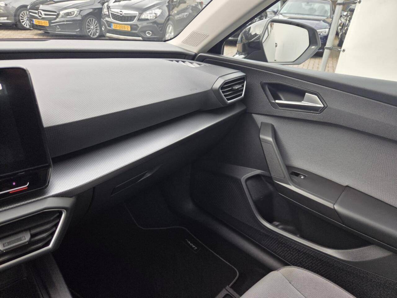 Seat LEON 1.0 eTSI Style BnsIn AUTOMAAT