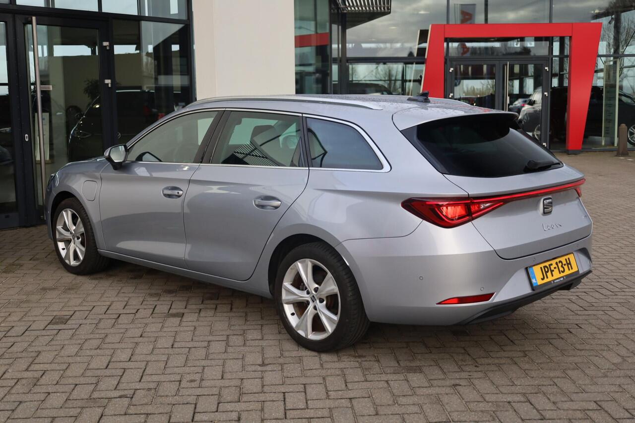 Seat LEON Sportstourer 1.4 TSI eHybrid PHEV Xcellence ACC side assist achteruitrijcamera elektrische achterklep keyless navigatie pdc voor en achter LED verlichting 17" LMV spiegel pakket full link carplay voorbereiding draadloos app connect