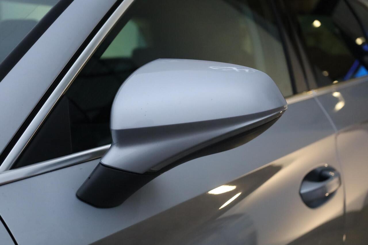 Seat LEON Sportstourer 1.4 TSI eHybrid PHEV Xcellence ACC side assist achteruitrijcamera elektrische achterklep keyless navigatie pdc voor en achter LED verlichting 17" LMV spiegel pakket full link carplay voorbereiding draadloos app connect