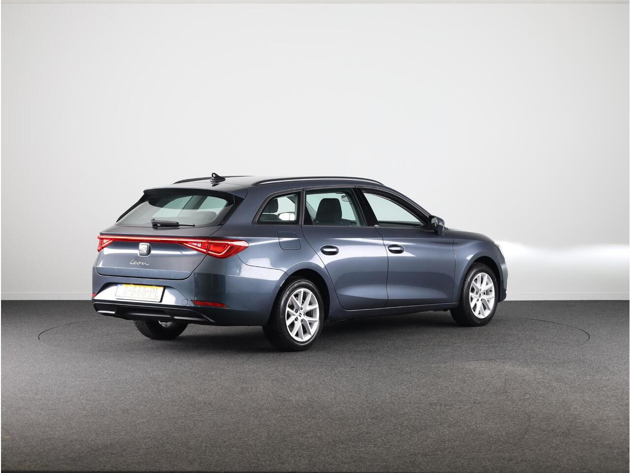 Seat LEON Sportstourer 1.0 TSI | Navigatie via App | Climate Control | Cruise control | LED koplampen | Apple Carplay/Android Auto |