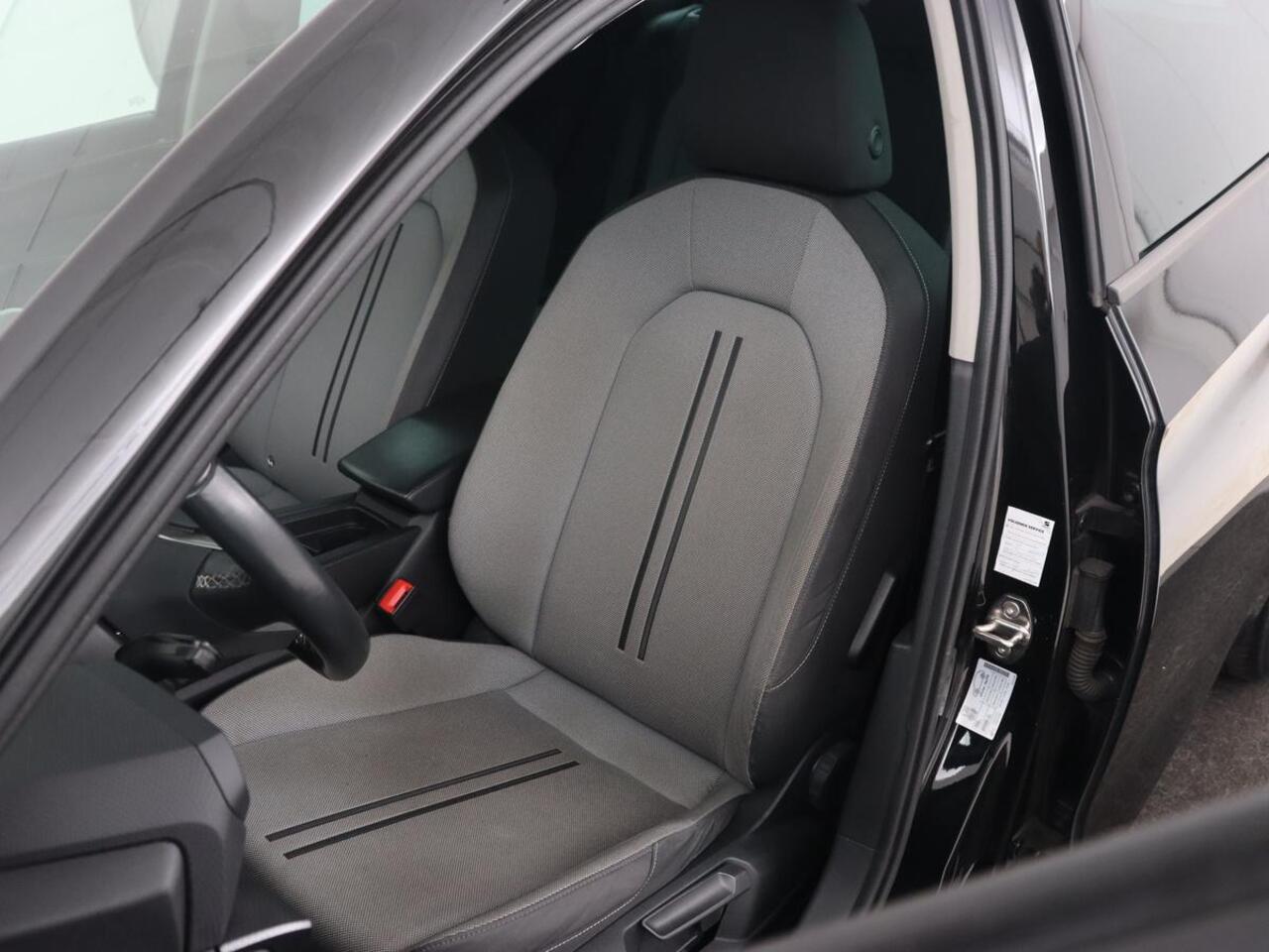 Seat LEON 1.0 TSI Style Intens | Trekhaak | Camera | Carplay | Navigatie | Adaptive cruise | DAB | Parkeerhulp | Full LED | Climate control