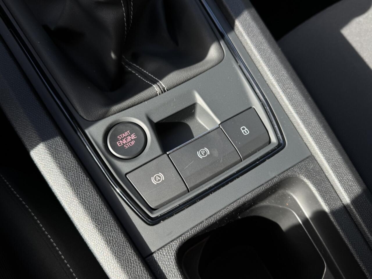 Seat LEON 1.0 TSI Reference | LED | Clima | Navi | Cruise | CarPlay | DAB