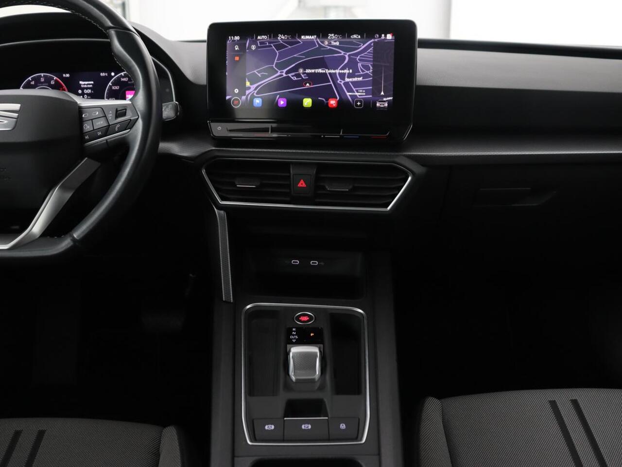 Seat LEON 1.0 eTSI Style | Trekhaak | Camera | Carplay | Full LED | Navigatie | Cruise control | Parkeerhulp | Climate control | Bluetooth