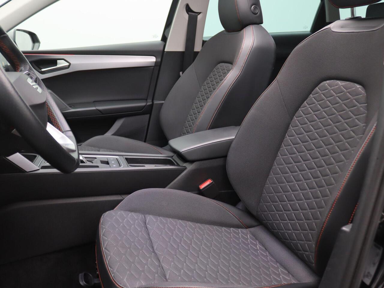 Seat LEON Sportstourer 1.4 TSI eHybrid PHEV FR Business Intense 204PK DSG SOH 87%, Panorama Dak, Elektr. Achterklep, Achteruitrijcamera, Keyless, Adaptieve Cruise Controle, Stoel-stuurverwarming, 17" LM Velgen