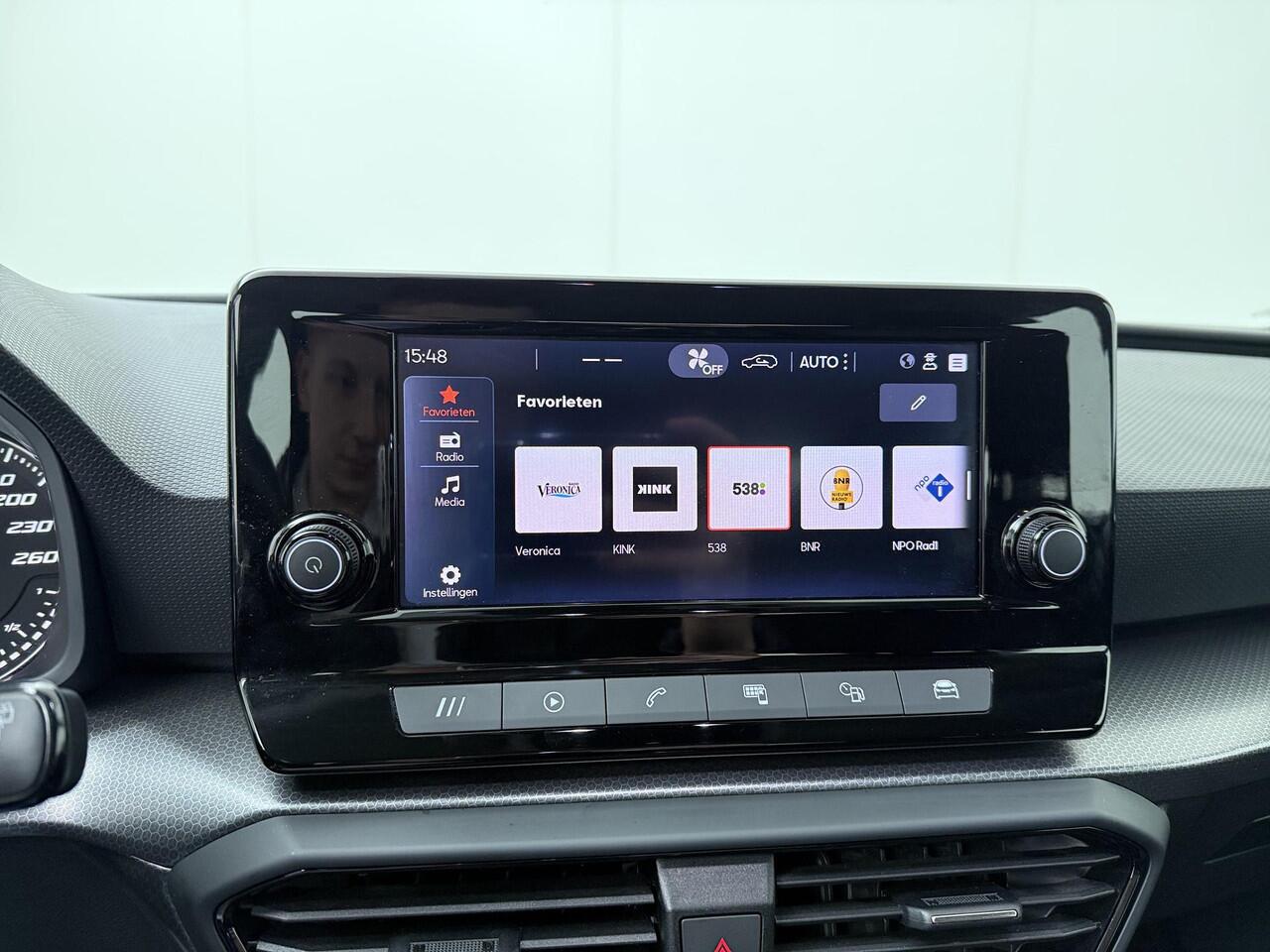 Seat LEON Sportstourer 1.0 TSI Reference | 90 PK | Cruise control | Led verlichting | Climate control | Apple Carplay/Android Auto |