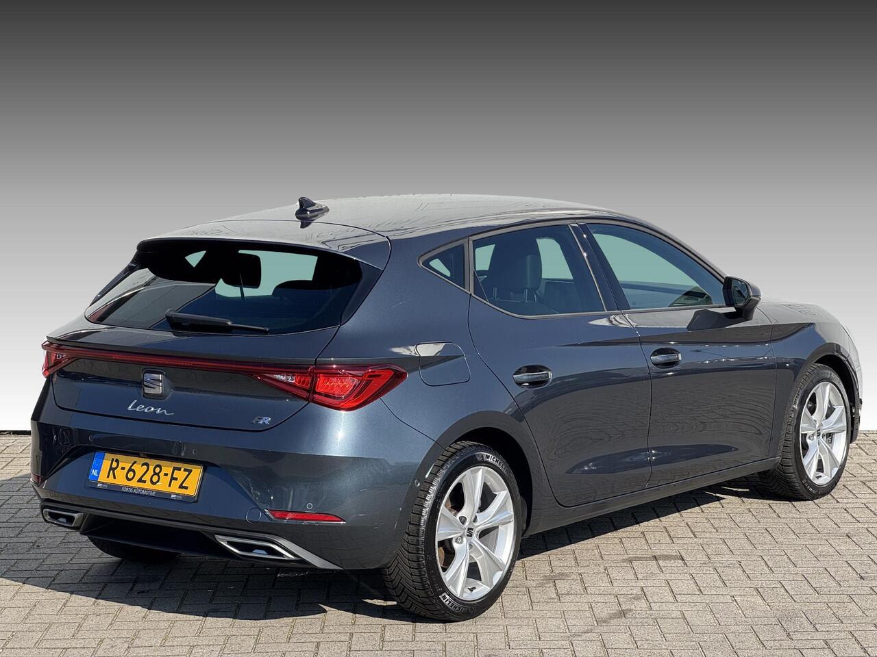 Seat LEON Sportstourer 1.0 TSI FR Business Intense NL-AUTO | CAMERA | STOEL/STUUR VERWARMING