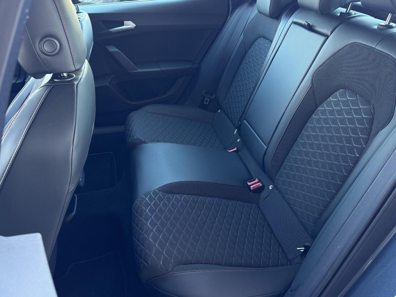 Seat LEON Sportstourer 1.0 TSI FR Business Intense NL-AUTO | CAMERA | STOEL/STUUR VERWARMING