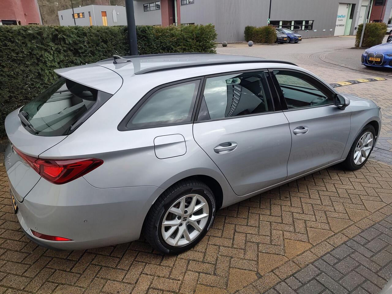 Seat LEON Sportstourer 1.0 eTSI FR Business Elektrisch uitklapbare trekhaak | Virtual Cockpit | Achteruitrijcamera | Navigatiesysteem + Carplay Android auto