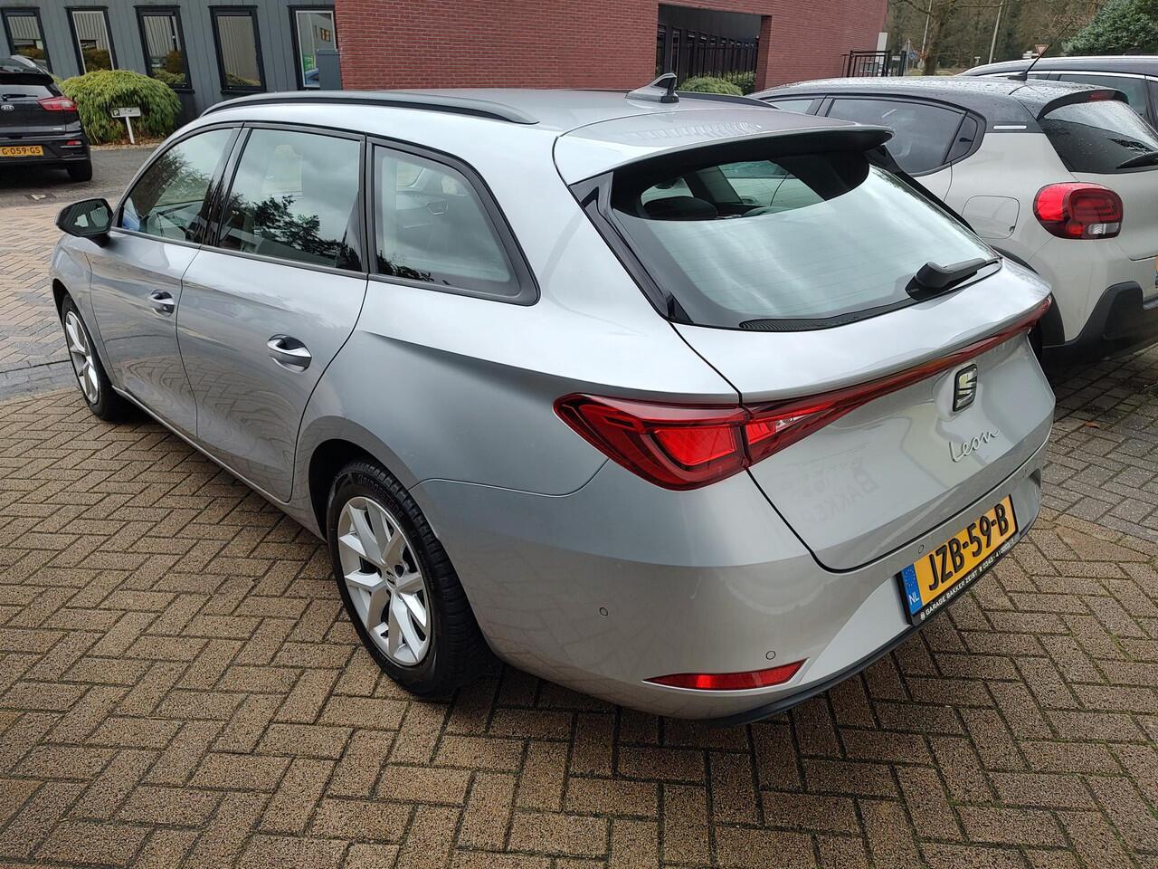 Seat LEON Sportstourer 1.0 eTSI FR Business Elektrisch uitklapbare trekhaak | Virtual Cockpit | Achteruitrijcamera | Navigatiesysteem + Carplay Android auto