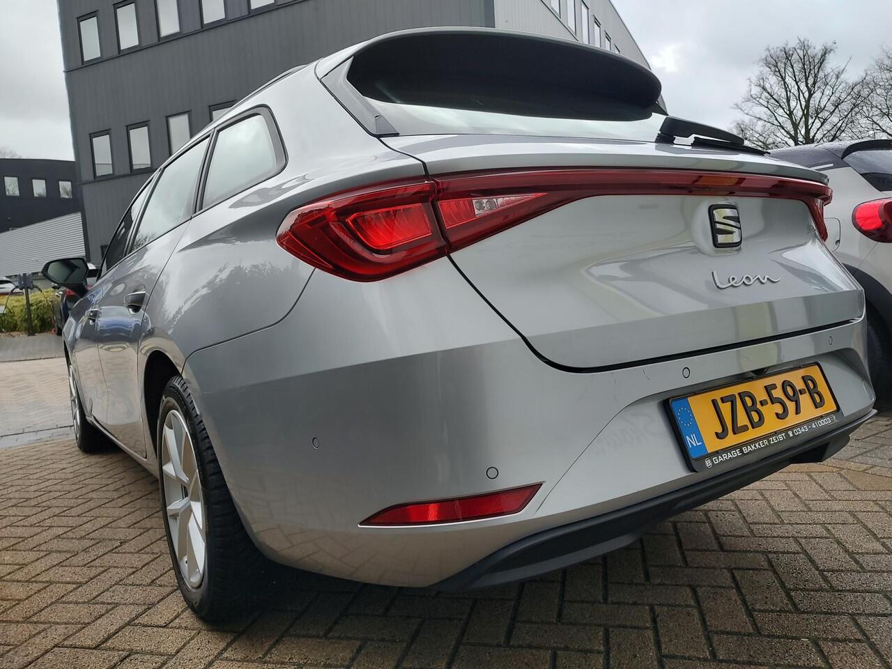 Seat LEON Sportstourer 1.0 eTSI FR Business Elektrisch uitklapbare trekhaak | Virtual Cockpit | Achteruitrijcamera | Navigatiesysteem + Carplay Android auto