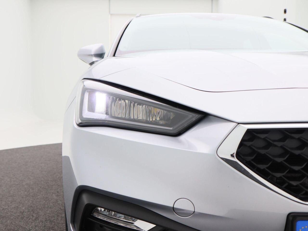 Seat LEON Sportstourer 1.0 TSi 110 Pk Style Business Intense | Adaptive Cruise | CarPlay | Navigatie | Bluetooth | Achterruitrijcamera | 17 Inch | 59.700 Km!!