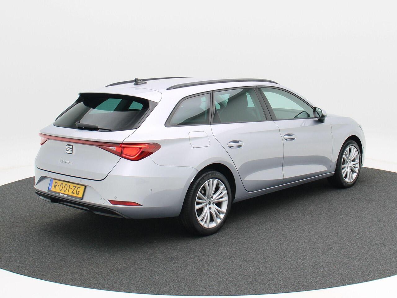Seat LEON Sportstourer 1.0 TSi 110 Pk Style Business Intense | Adaptive Cruise | CarPlay | Navigatie | Bluetooth | Achterruitrijcamera | 17 Inch | 59.700 Km!!