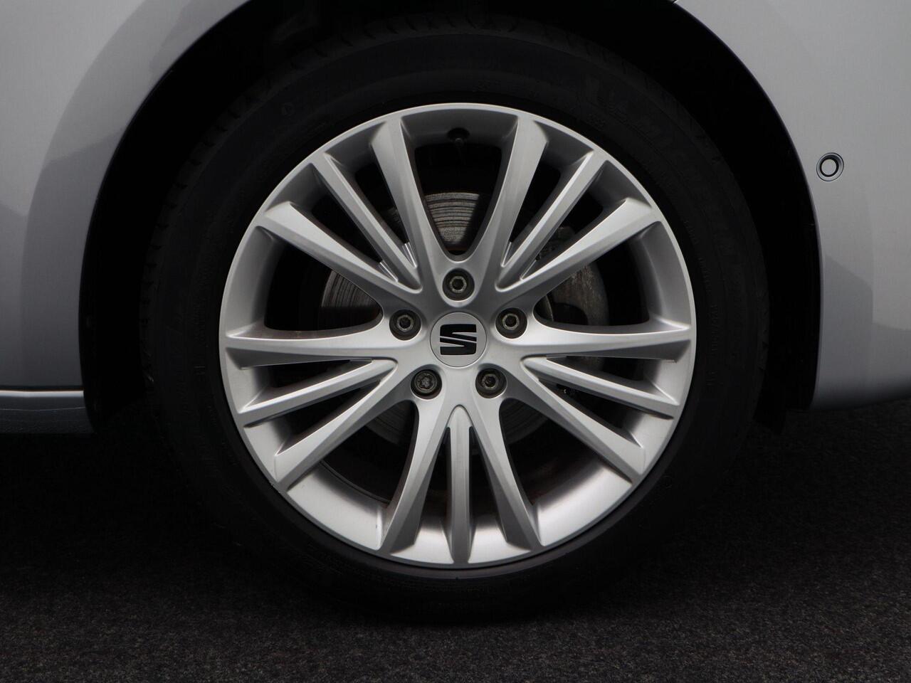 Seat LEON Sportstourer 1.0 TSi 110 Pk Style Business Intense | Adaptive Cruise | CarPlay | Navigatie | Bluetooth | Achterruitrijcamera | 17 Inch | 59.700 Km!!