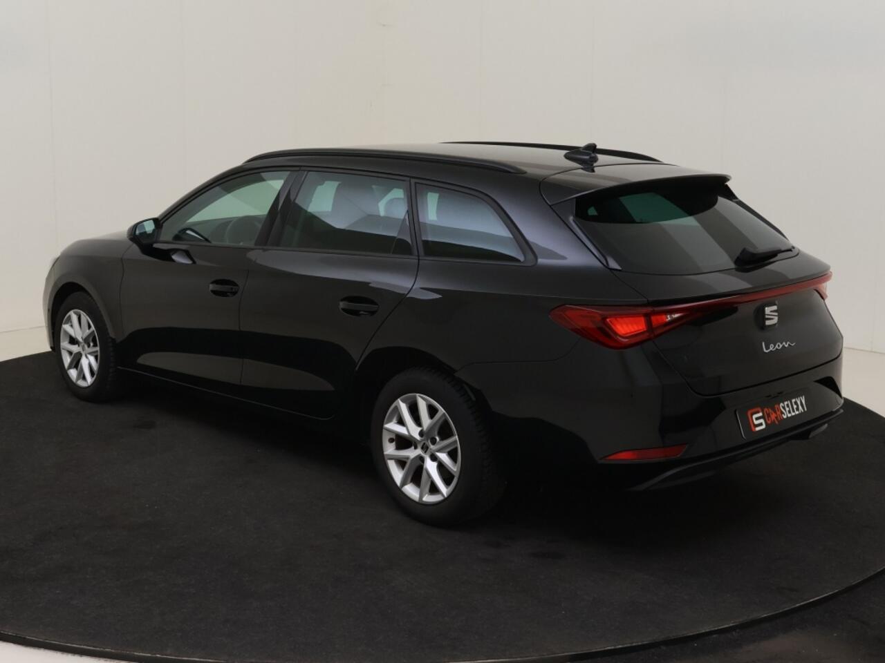 Seat LEON 1.0 eTSI Style | Cruise | Stuur/stoel verwarm. | Camera | Navi |