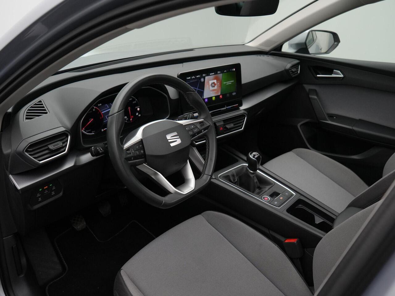 Seat LEON Sportstourer 1.0 TSI 110 pk Style Business Intense | Panoramadak | Stuur-/stoelverwarming | Achteruitrijcamera | Navigatie