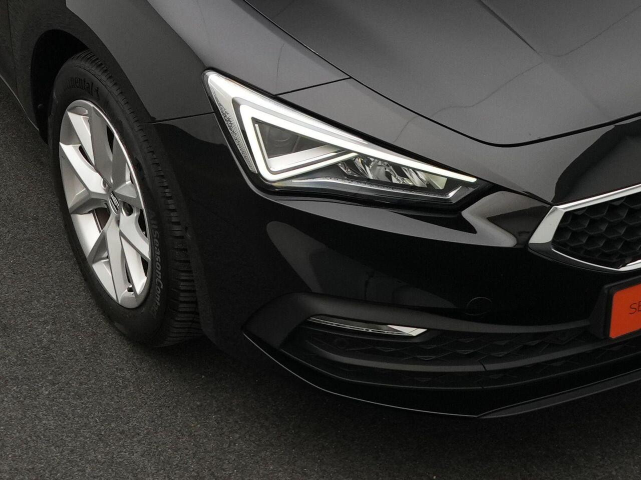 Seat LEON Sportstourer 1.5 eTSI 150 pk DSG Style Business Intense | Full LED | Achteruitrijcamera | Trekhaak | Adaptive Cruise | Park Assist | Side Assist | 16 inch