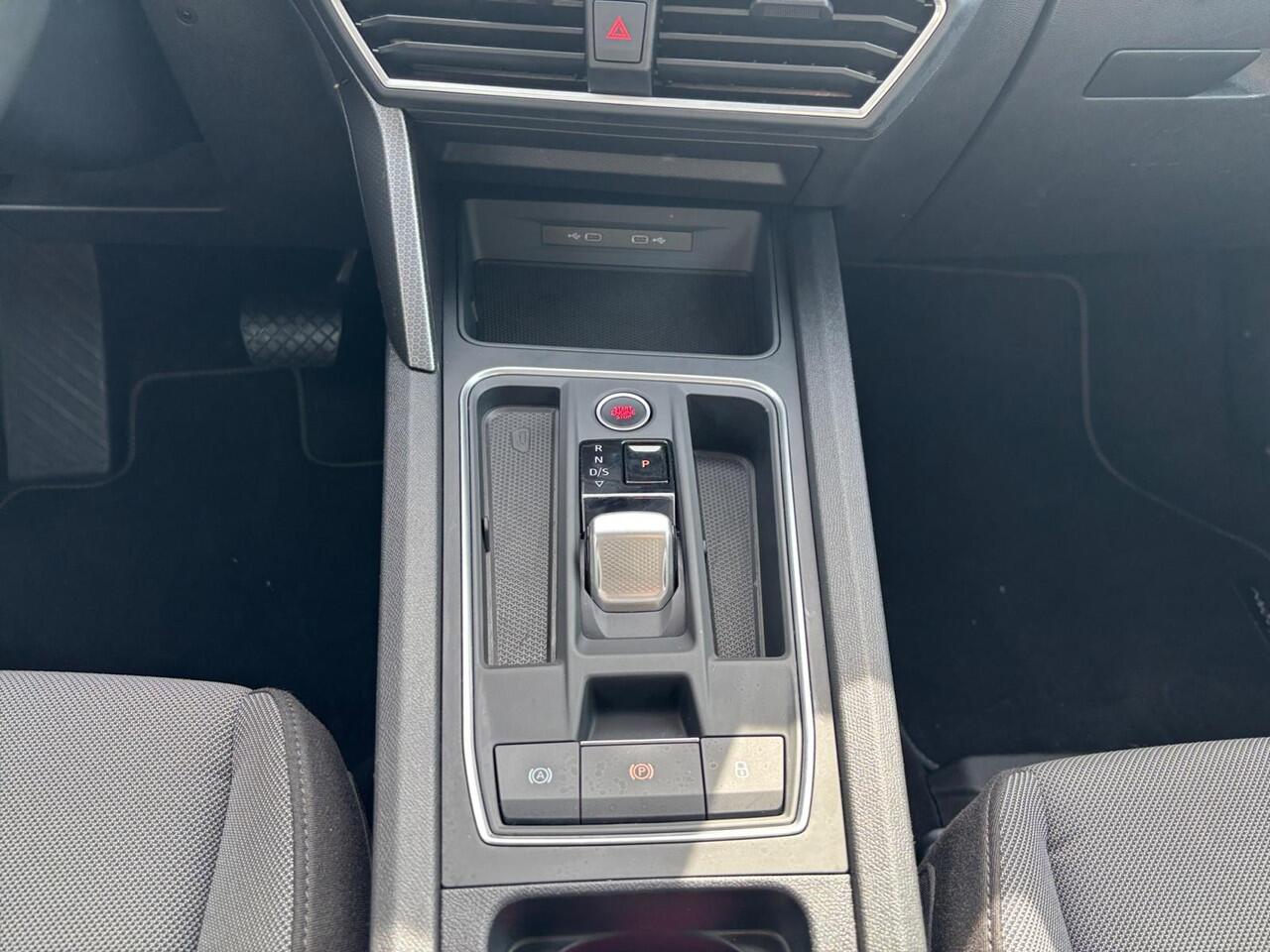 Seat LEON Sportstourer 1.0 eTSI Style Business Intense | NAVI | 1 JAAR GARANTIE |