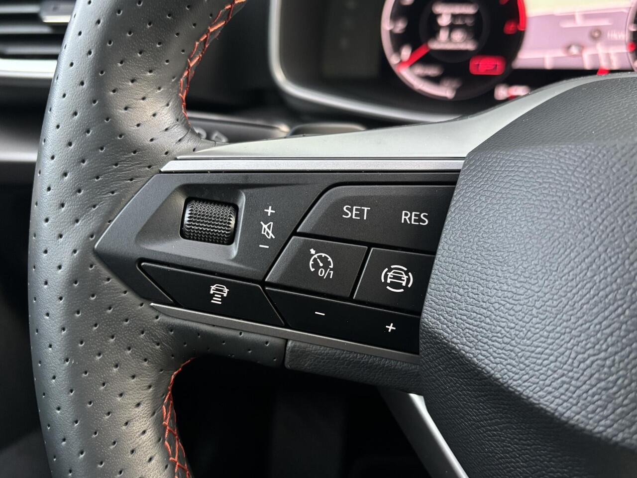 Seat LEON 1.5 eTSI FR Business Intense Stoel-Stuurverwarming | Adapt. Cruise | Dealer Onderhouden