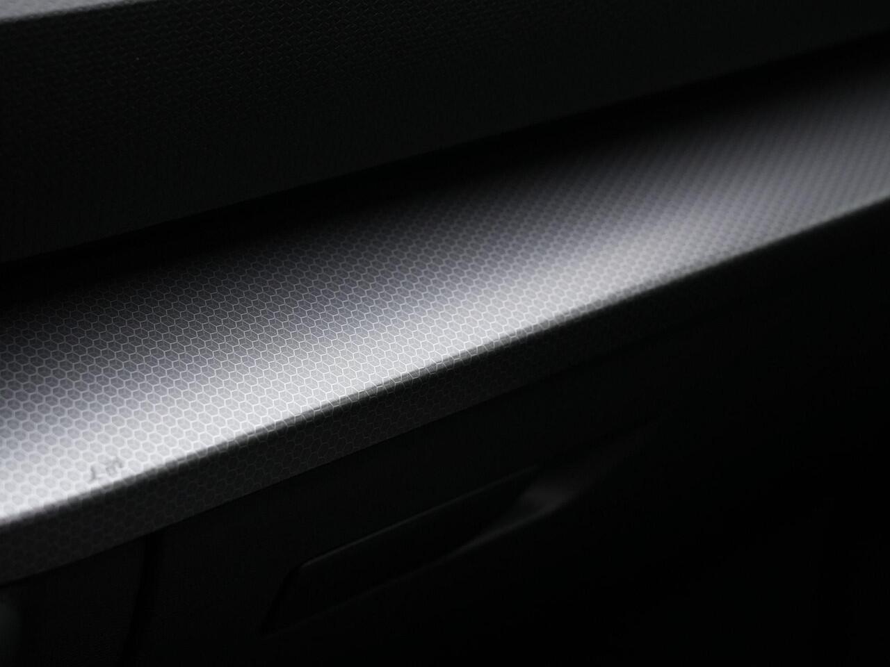 Seat LEON Sportstourer 1.0 TSI 110 pk Style | Panoramadak | Stuur-/stoelverwarming | Achteruitrijcamera | Stoelverwarming