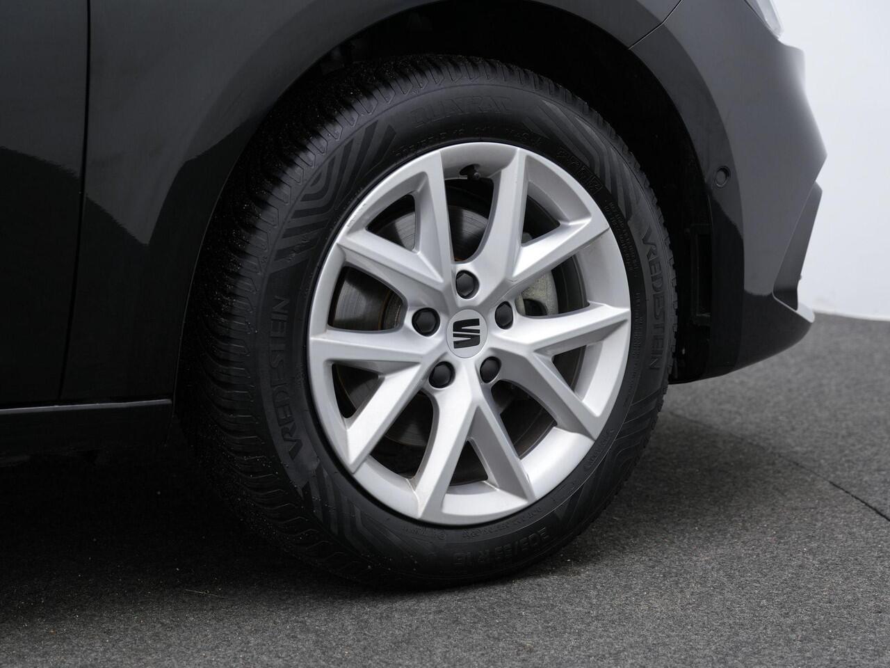 Seat LEON Sportstourer 1.0 TSI 110 pk Style | Panoramadak | Stuur-/stoelverwarming | Achteruitrijcamera | Stoelverwarming