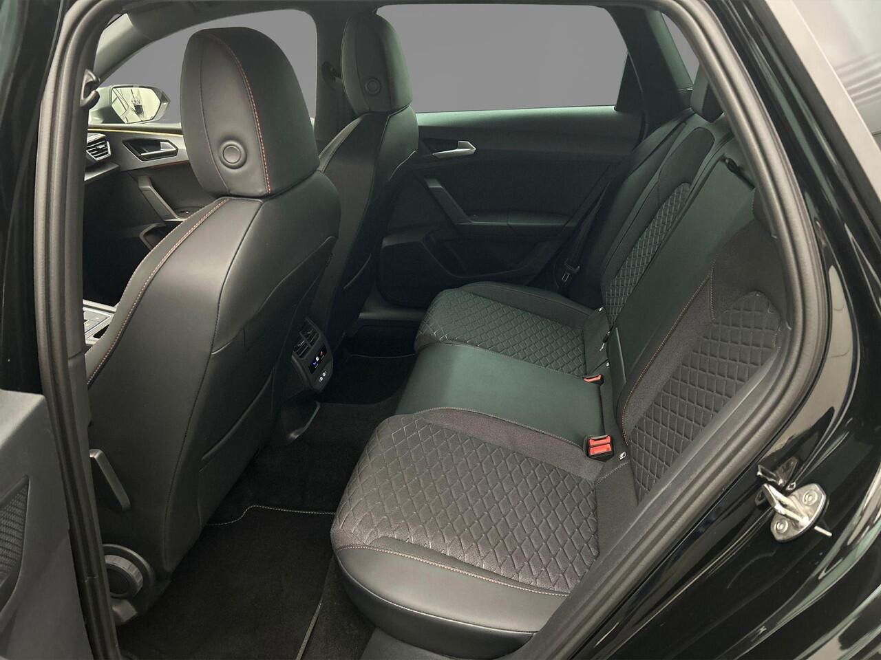 Seat LEON Sportstourer FR Business Intense 1.5 TSI 150pk DSG Automaat Panoramadak, Beats audio, Adaptive cruise control, Elektrische achterklep, Stoelverwarming, LED koplampen