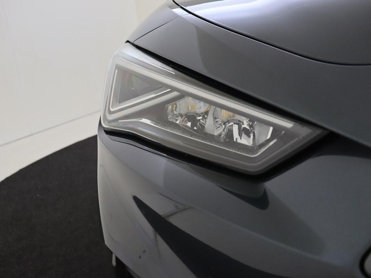 Seat LEON Sportstourer 1.5 eTSI DSG FR Business Intense | Navigatie | 18 inch LM velgen | Sportstoelen | Full LED lampen | Achteruitrijcamera