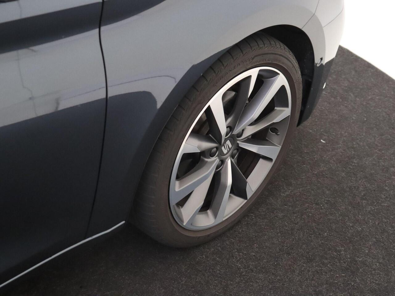 Seat LEON Sportstourer 1.5 eTSI DSG FR Business Intense | Navigatie | 18 inch LM velgen | Sportstoelen | Full LED lampen | Achteruitrijcamera