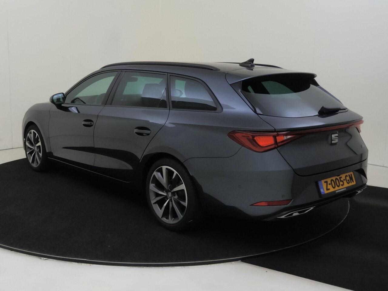 Seat LEON Sportstourer 1.5 eTSI DSG FR Business Intense | Navigatie | 18 inch LM velgen | Sportstoelen | Full LED lampen | Achteruitrijcamera