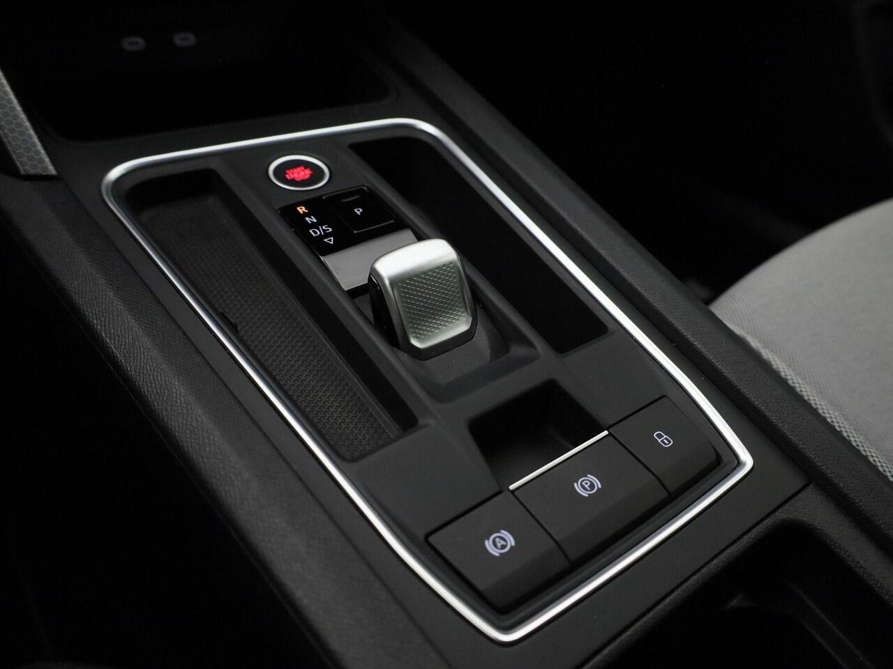 Seat LEON Sportstourer 1.5eTSI/150PK Style DSG · Camera + Parkeersensoren · Keyless · App connect · Garantie tot maart 2029