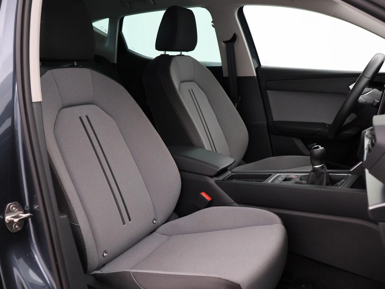 Seat LEON 1.0 TSI STYLE INTENSE + WEGKL. TREKHAAK | VIRTUAL COCKPIT | CAMERA | STOELVERW. | NAVIGATIE | CARPLAY