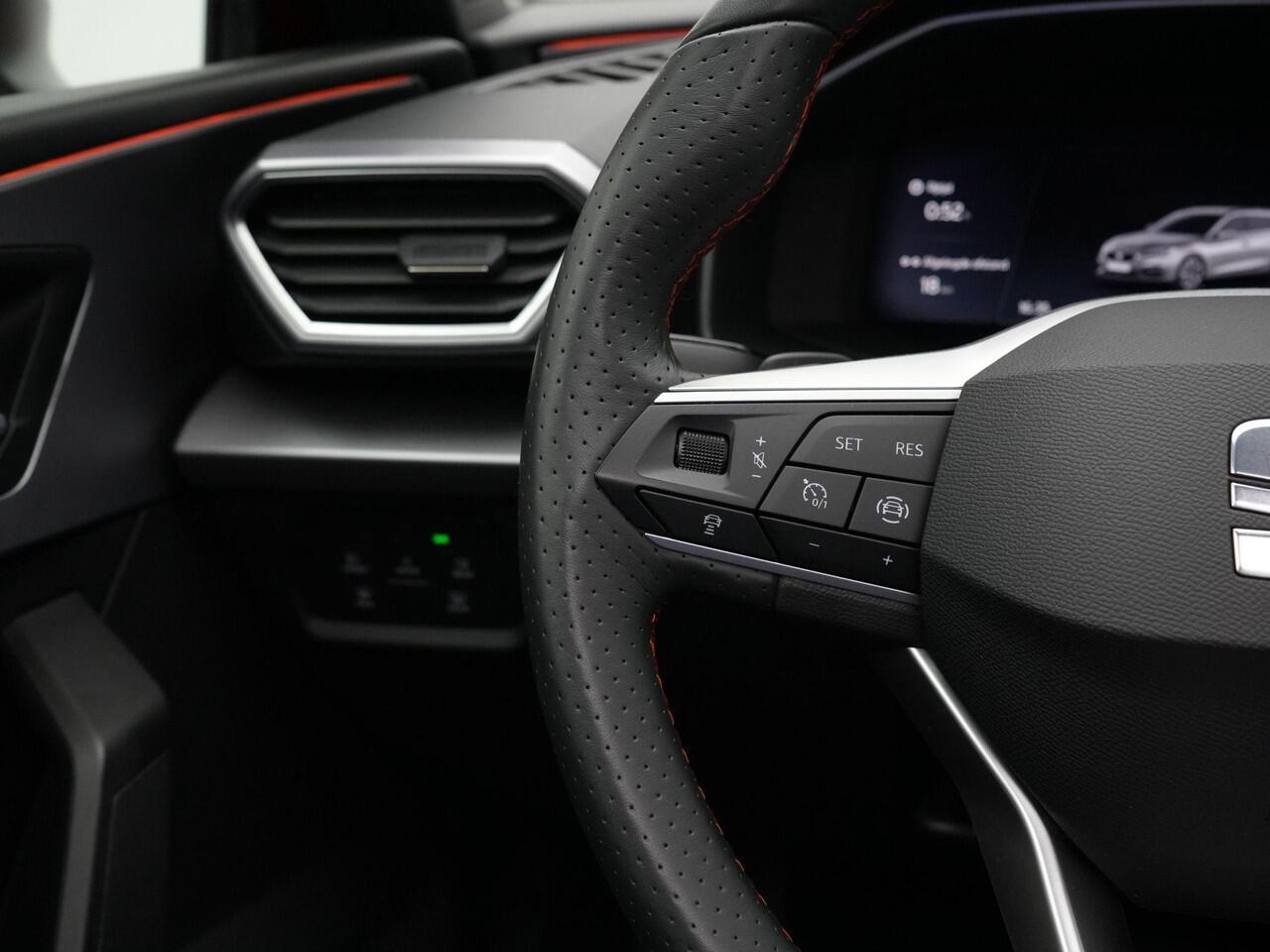 Seat LEON Sportstourer 1.0 eTSI 110 pk DSG FR Business | Panoramadak | Achteruitrijcamera | Navigatie | Adaptive Cruise