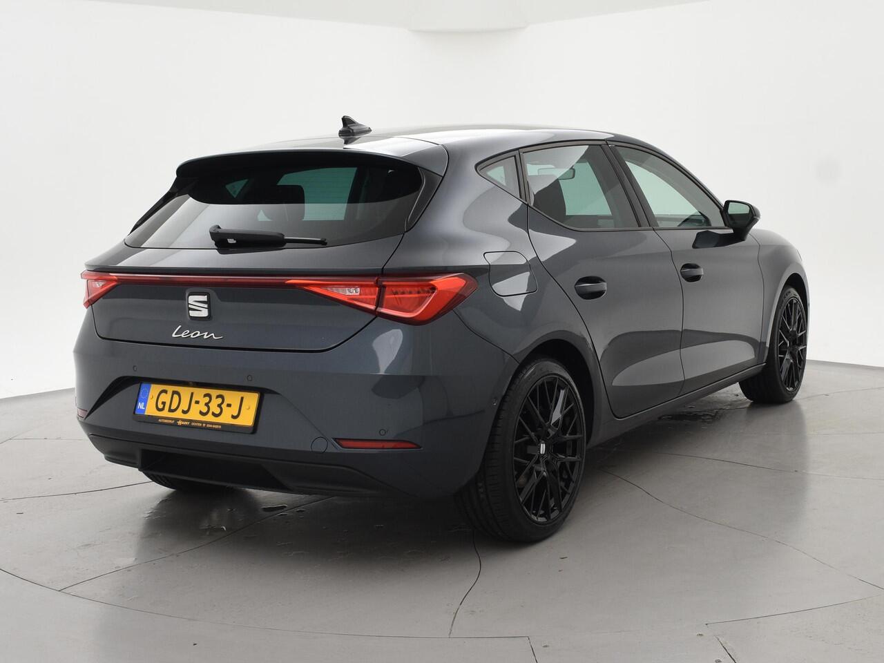 Seat LEON 1.0 TSI STYLE INTENSE + WEGKL. TREKHAAK | VIRTUAL COCKPIT | CAMERA | STOELVERW. | NAVIGATIE | CARPLAY