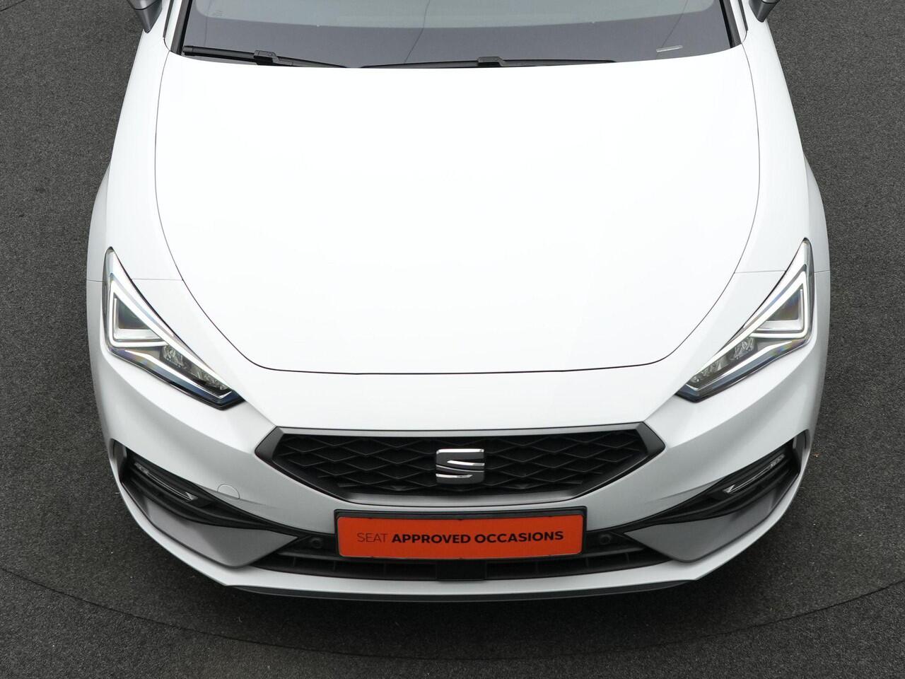 Seat LEON Sportstourer 1.0 eTSI 110 pk DSG FR Business Intense | Achteruitrijcamera | Navigatie | Adaptive Cruise | Side Assist