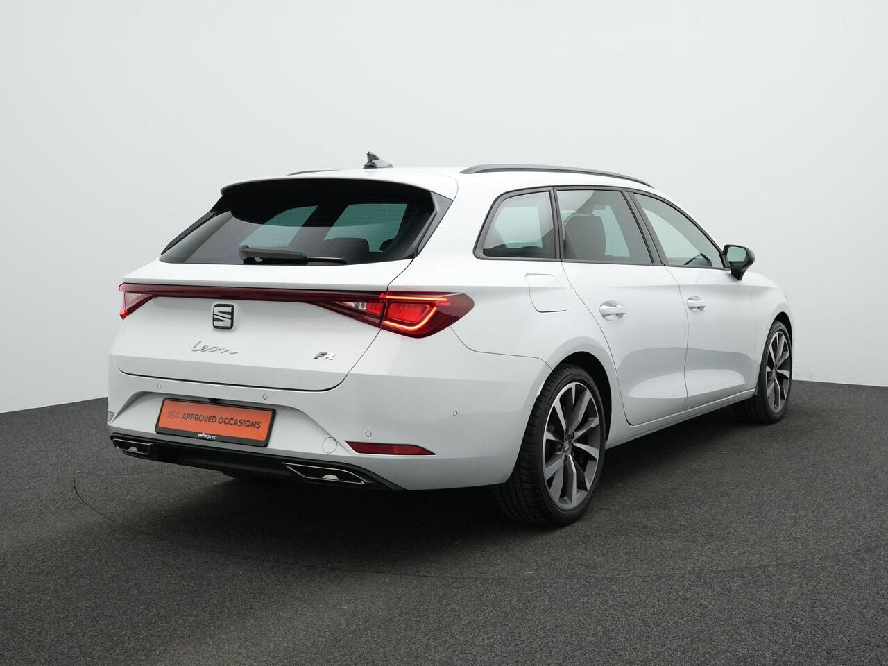 Seat LEON Sportstourer 1.0 eTSI 110 pk DSG FR Business Intense | Achteruitrijcamera | Navigatie | Adaptive Cruise | Side Assist