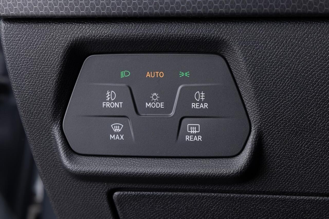 Seat LEON 1.0 eTSI Style Business Intense Automaat | NAVI | CAMERA